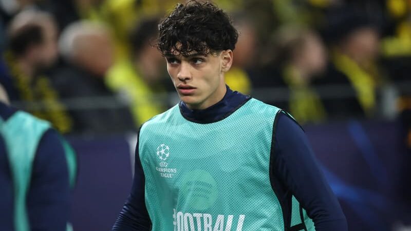 Điểm danh hậu vệ Barca hiện tại của đội bóng trong kỷ nguyên mới