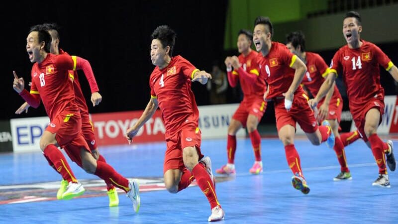 Đá bóng cần bao nhiêu người? Vai trò nhiệm vụ trong đội bóng